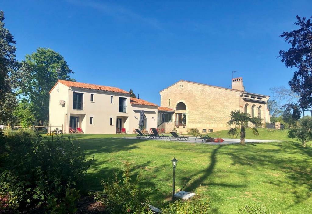 L Esprit Du Clain Chambres D Hotes Bandb De Standing Proches Du Futuroscope Golf Et Lac De St Cyr Naintre Eksteriør billede